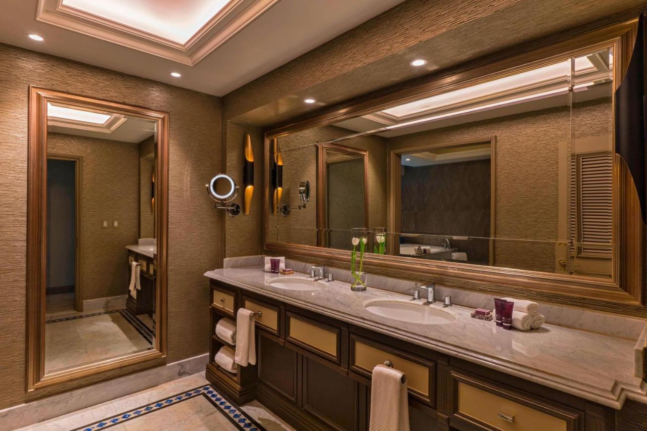 The Ritz-carlton, 5*