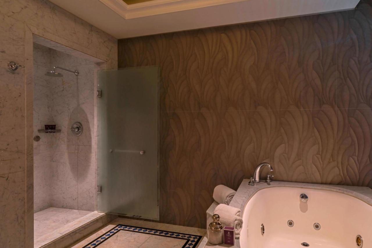 Hotel The Ritz-carlton, 5*